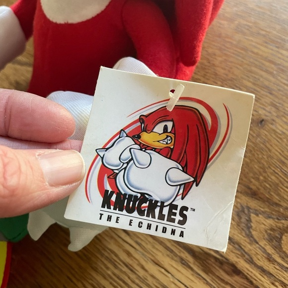 Vintage 1991- 2000 Knuckles stuffie from Sonic the Hedgehog - Picture 2 of 12